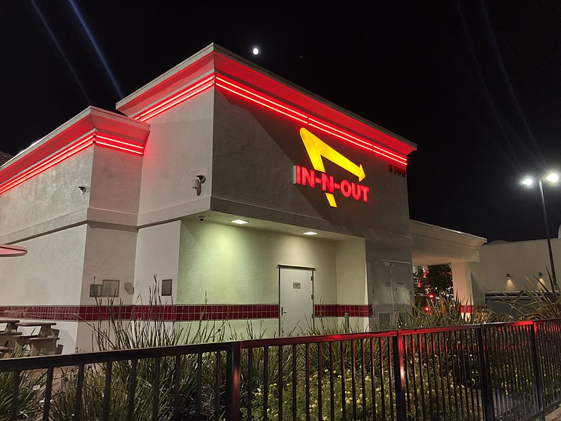 800px-In-n-Out_Burger