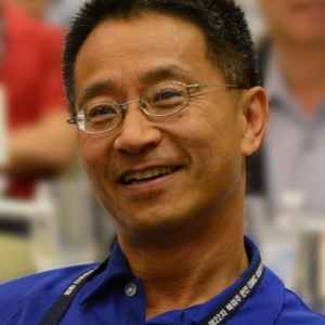 Sung Park headshot