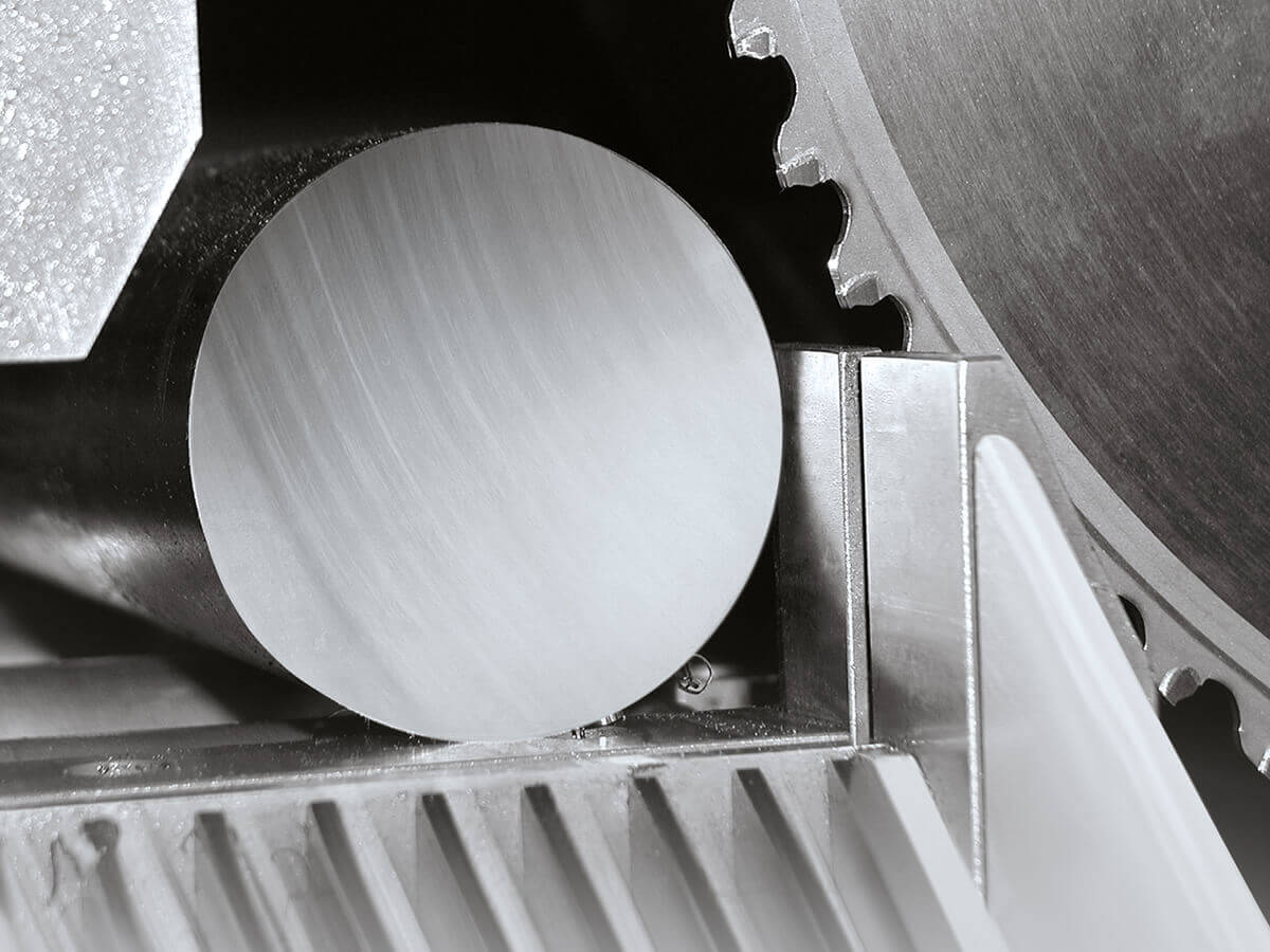 Circular saw cutting material