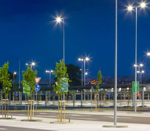 Led-lamp-posts-in-parking-lot